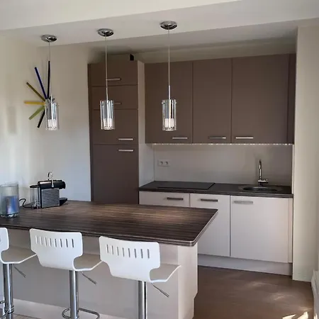 Climatise Avec Terrasse, Vue Jardin Et Piscine * Антіб