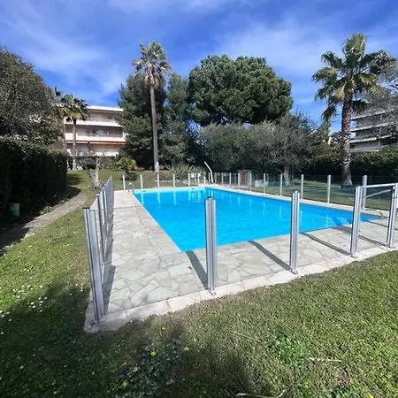 Apartment Climatise Avec Terrasse, Vue Jardin Et Piscine