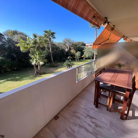 Climatise Avec Terrasse, Vue Jardin Et Piscine Apartment *