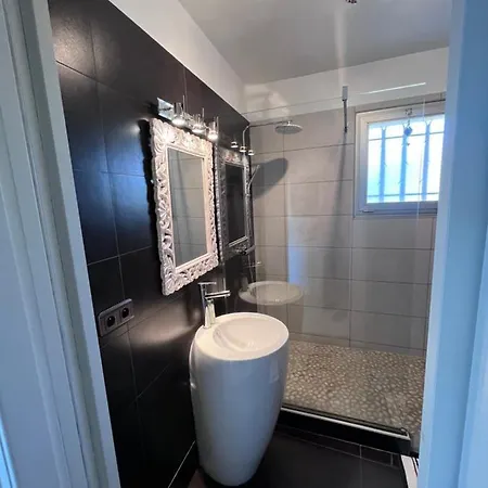 Climatise Avec Terrasse, Vue Jardin Et Piscine