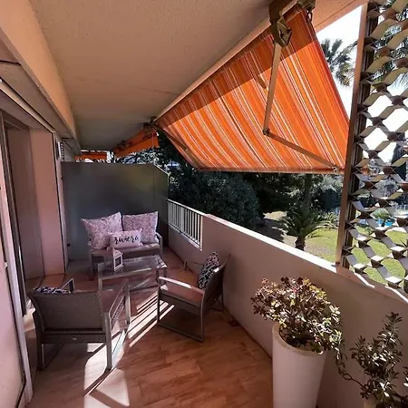 Climatise Avec Terrasse, Vue Jardin Et Piscine * Antibes