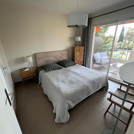 Climatisé Avec Terrasse, Vue Jardin Et Piscine Apartamento Antibes