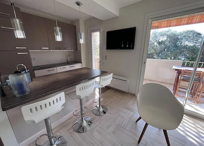 Climatisé Avec Terrasse, Vue Jardin Et Piscine Apartamento