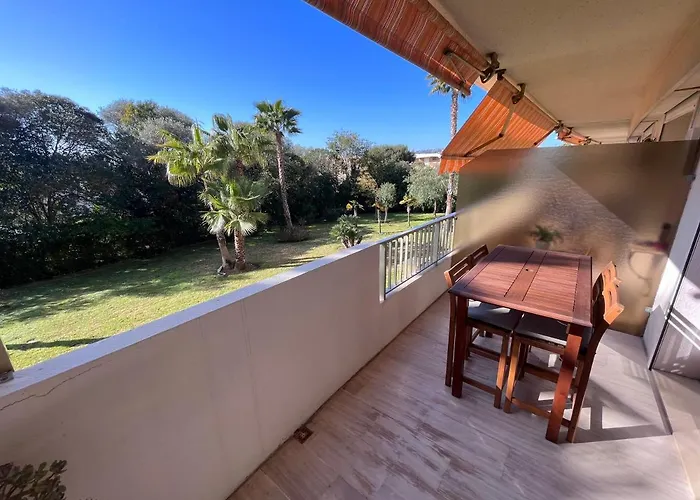 Climatisé Avec Terrasse, Vue Jardin Et Piscine Apartamento *