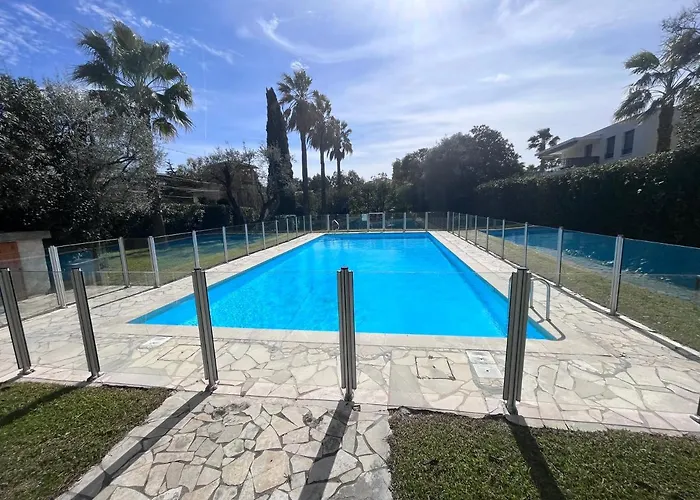 Climatisé Avec Terrasse, Vue Jardin Et Piscine Apartamento *